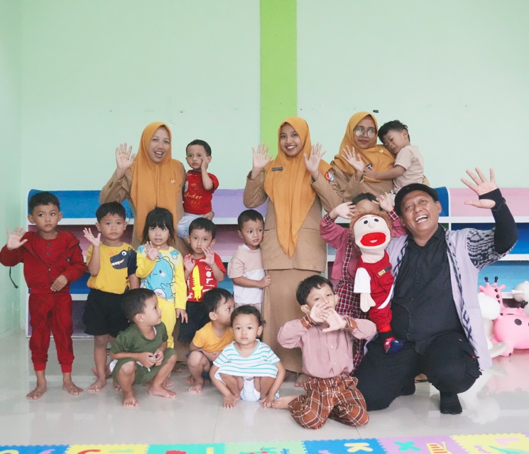 Kegiatan mendongeng sekaligus memberi edukasi "Isi Piringku"